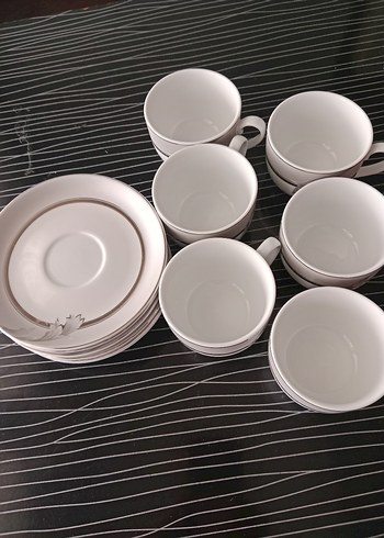 Gri Desenli Beyaz Porselen Fincan ve Tabak - Görsel 4