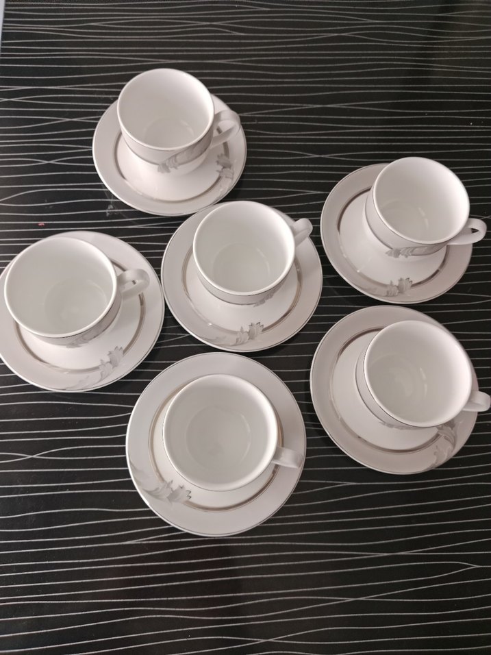 Gri Desenli Beyaz Porselen Fincan ve Tabak - Görsel 3