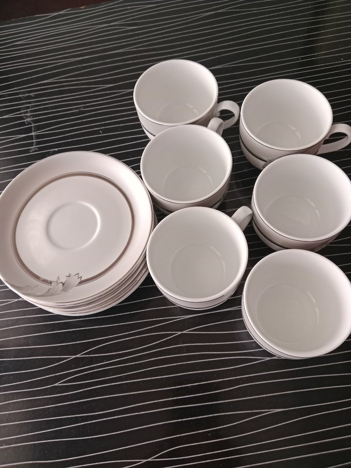 Gri Desenli Beyaz Porselen Fincan ve Tabak - Görsel 4