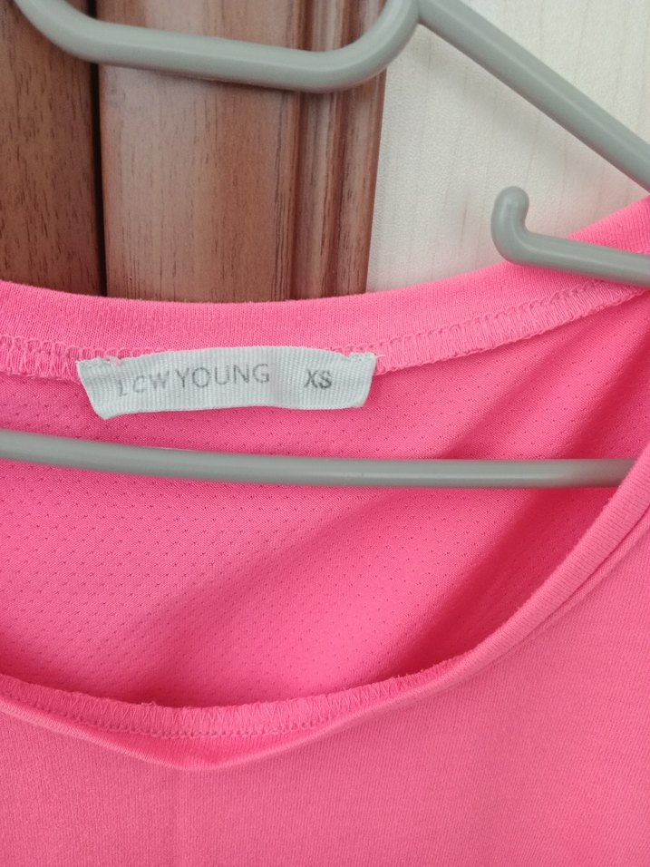 Pembe xs sporcu atleti - Görsel 3