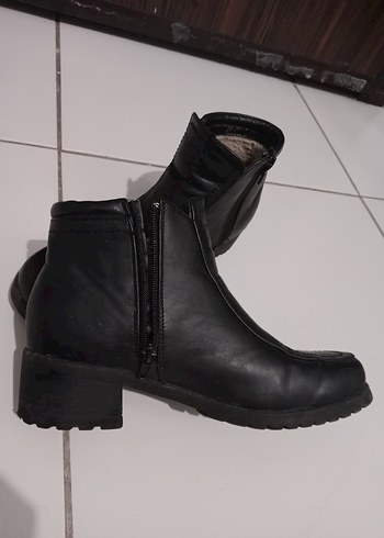 Siyah Deri Kadın Dolgu Topuk Bot - Görsel 3