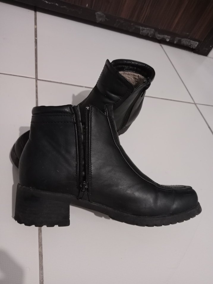 Siyah Deri Kadın Dolgu Topuk Bot - Görsel 3