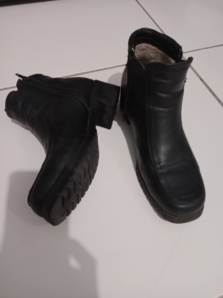 Siyah Deri Kadın Dolgu Topuk Bot - Görsel 2