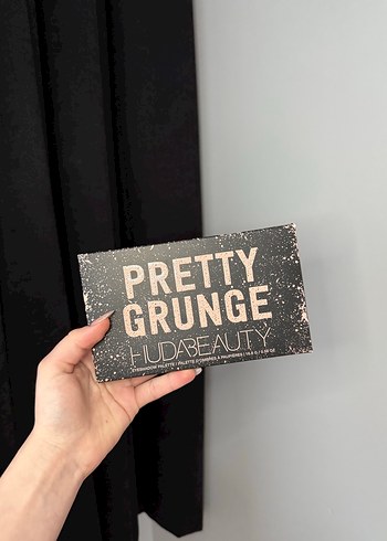 Huda Beauty Pretty Grunge Göz Farı Paleti