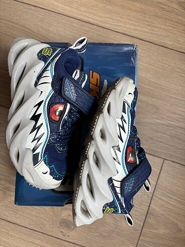 23 numara skechers ayakkabı