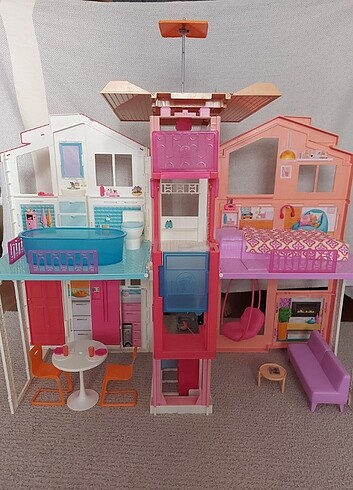  Barbie Muhteşem Malibu Evi