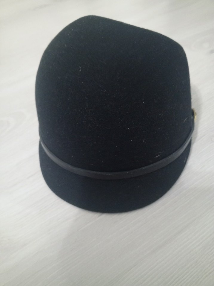 Siyah Süet Tokalı Kadın Şapka - Görsel 2