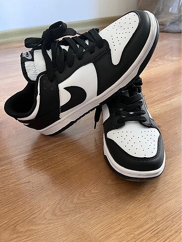 Orijinal nike marka dunk low panda yeni