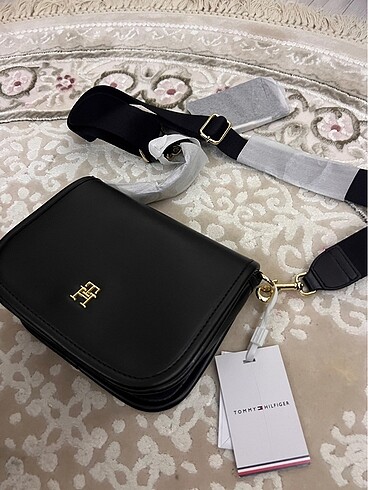 Tommy hilfiger çanta