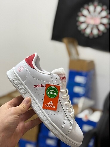 Adidas ADİDAS 40-39-38 numalarımız mevcuttur