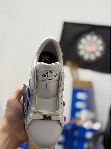 ADİDAS LOW 36-37 numaralarımız mevcuttur