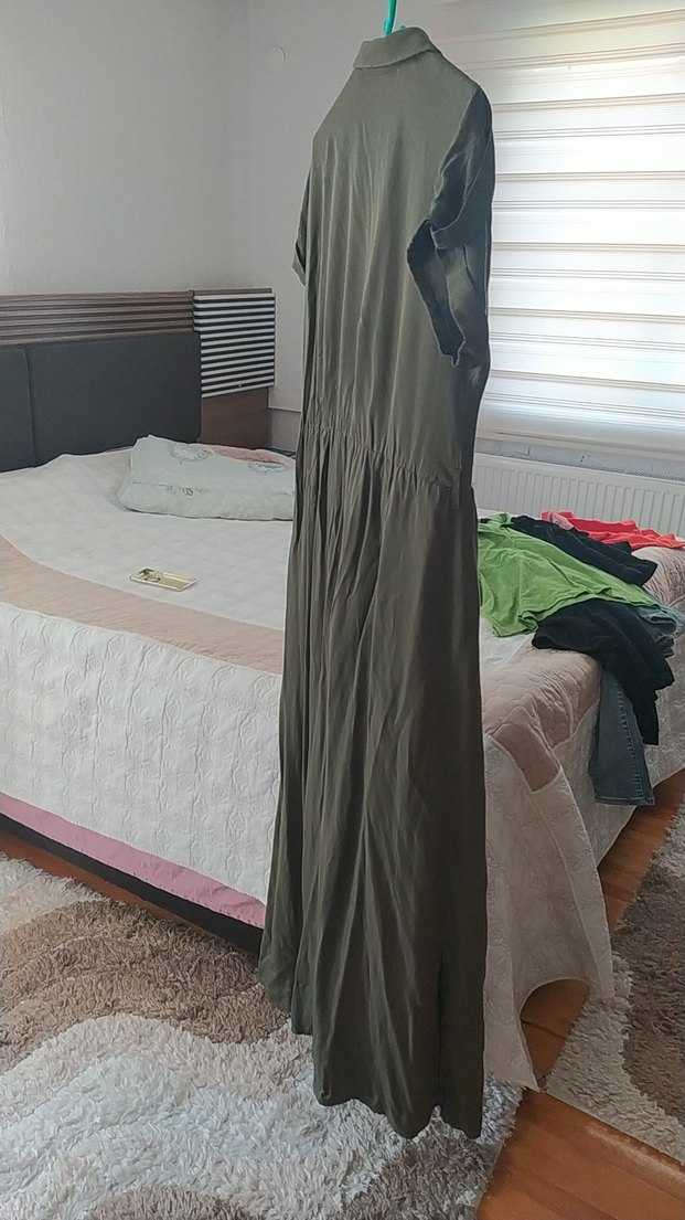 Düğmeli V Yaka Keten Uzun Elbise - Görsel 3