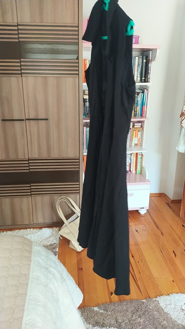 Siyah Pilili Uzun Kolsuz Ofis Elbisesi - Görsel 3