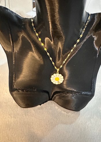 Altın Renkli Zincirli Papatya Kolye - Görsel 2