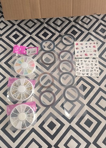 Renkli Tırnak Süslemeleri ve Çıkartmalar Seti - Görsel 2