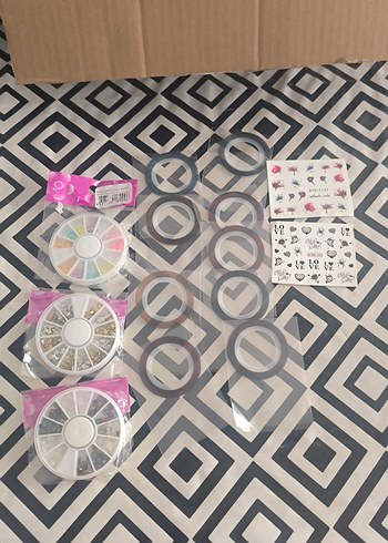 Renkli Tırnak Süslemeleri ve Çıkartmalar Seti - Görsel 3