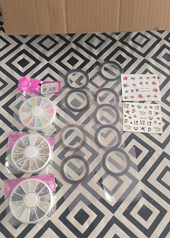 Renkli Tırnak Süslemeleri ve Çıkartmalar Seti - Görsel 7