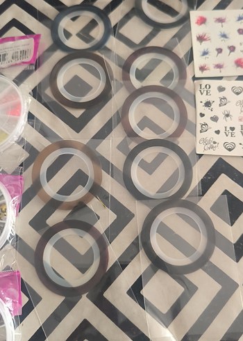 Renkli Tırnak Süslemeleri ve Çıkartmalar Seti - Görsel 5