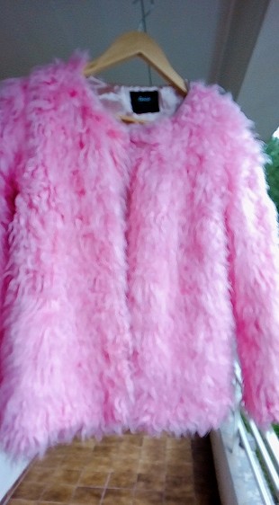 Ajda Pekkan for Twist Pembe peluş kürk. 40.42 beden uyumlu. yenidir.. sorunsuzdur