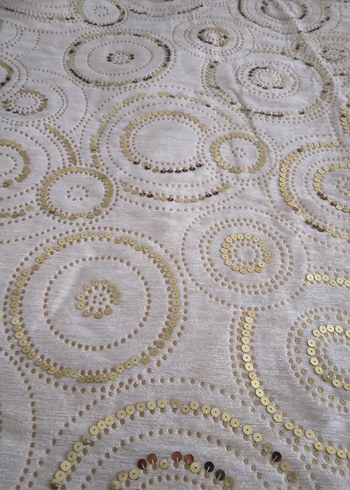 Pul işlemeli Kapitoneli Bej Yatak Örtüsü - Görsel 2