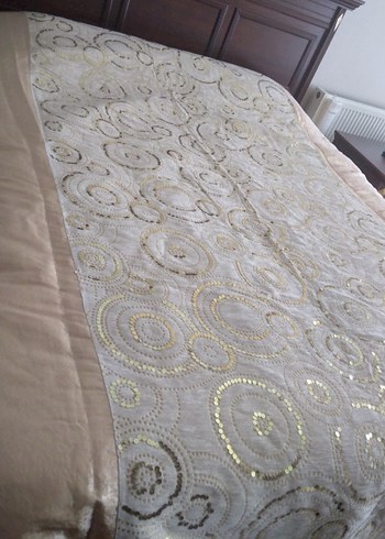 Pul işlemeli Kapitoneli Bej Yatak Örtüsü - Görsel 10