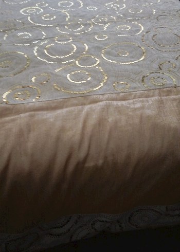 Pul işlemeli Kapitoneli Bej Yatak Örtüsü - Görsel 5