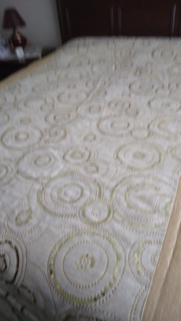 Pul işlemeli Kapitoneli Bej Yatak Örtüsü - Görsel 4