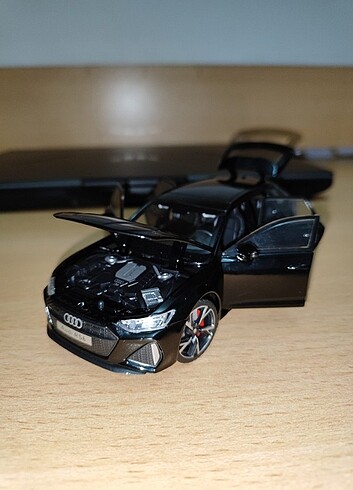  Beden Audi RS6 Diecast Model Araba