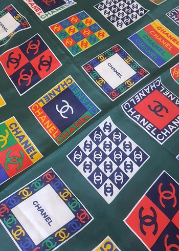 Chanel Çok Renkli Vintage Pop Kültür Desenli Kadın Fuları