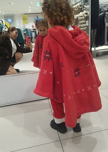 Kız Çocuk Kırmızı Nakışlı Poncho - Görsel 3