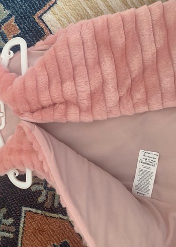 Kız Çocuk Pembe Kürklü Yelek - Görsel 2