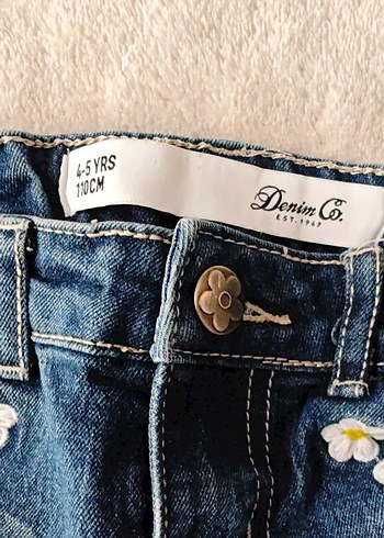 Nakışlı Düğmeli Mavi Kız Kot Şort - Görsel 3