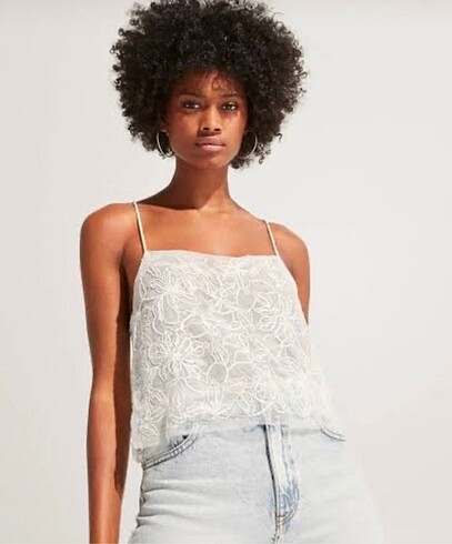 Bershka pullu işlemeli top