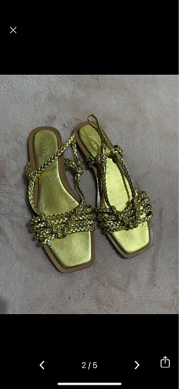 Zara Zara örgü detaylı gold sandalet