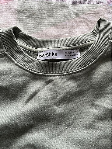 Bershka yeşil sweatshirt.