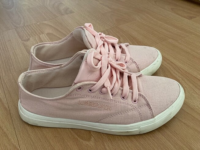 Pembe günlük ayakkabı