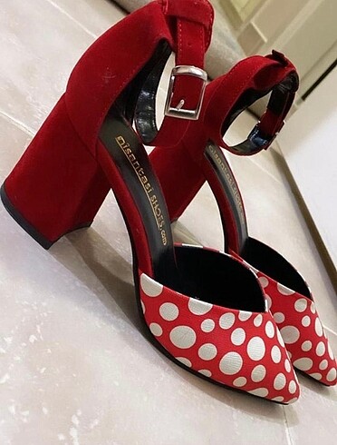 Nişantaşıshoes kırmızı puantiyeli topuklu