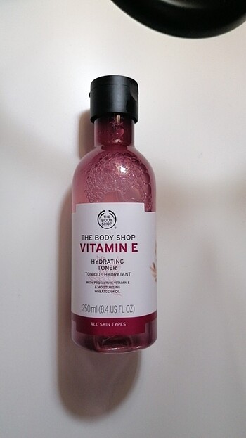 The Body Shop Nemlendirici E vitamini tonik. 