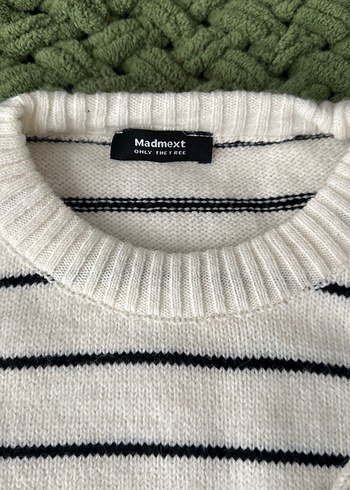 Beyaz Çizgili Kadın Triko Kazak - Görsel 2