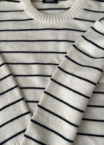 Beyaz Çizgili Kadın Triko Kazak - Görsel 3