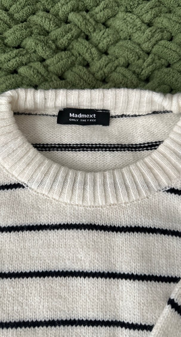 Beyaz Çizgili Kadın Triko Kazak - Görsel 2