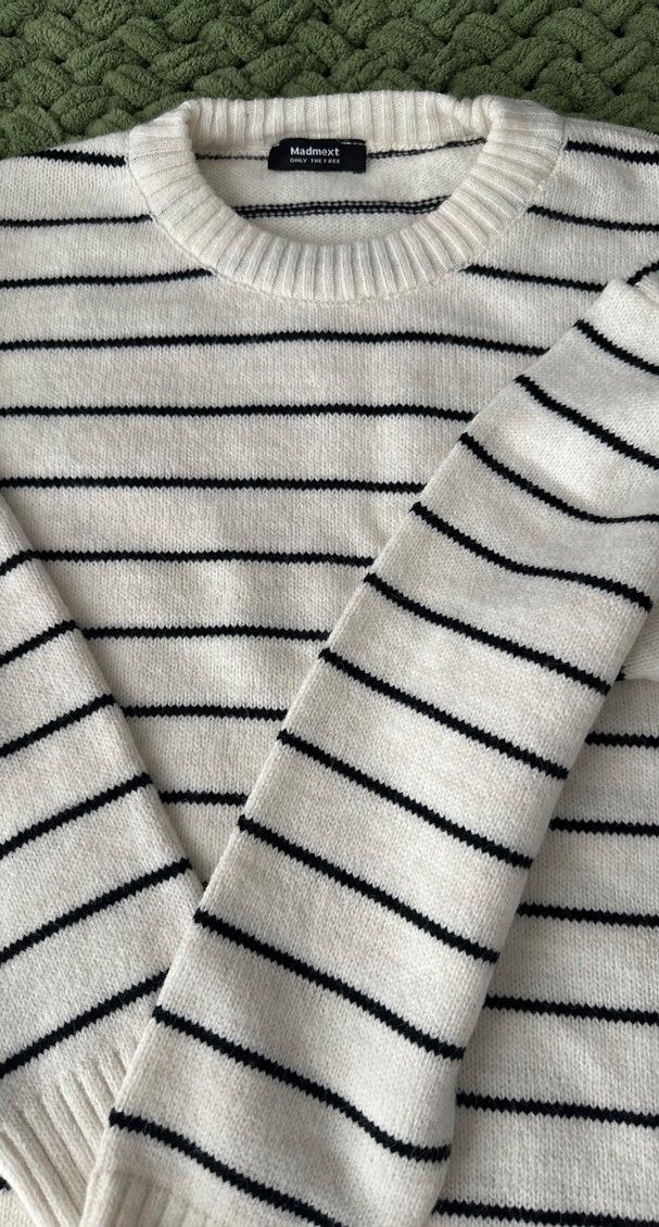 Beyaz Çizgili Kadın Triko Kazak - Görsel 3