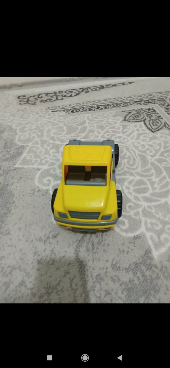 Sarı ve Gri Oyuncak Araba - Görsel 2