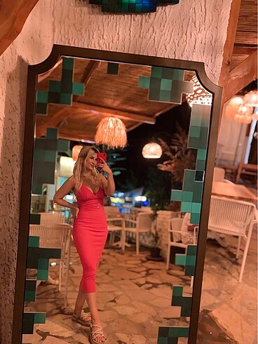 Pembe elbise