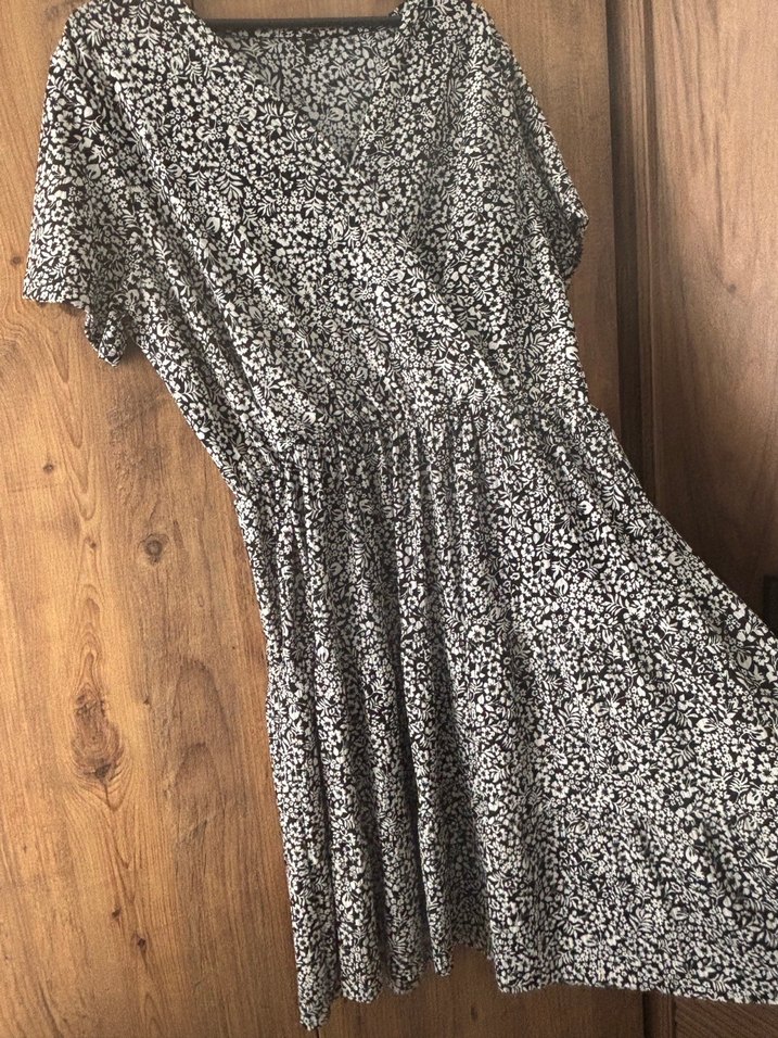 Gri Çiçek Desenli V Yaka Midi Elbise - Görsel 4