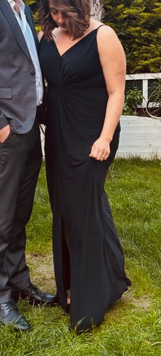 Siyah Drapeli Uzun V Yakalı Abiye Elbise - Görsel 3