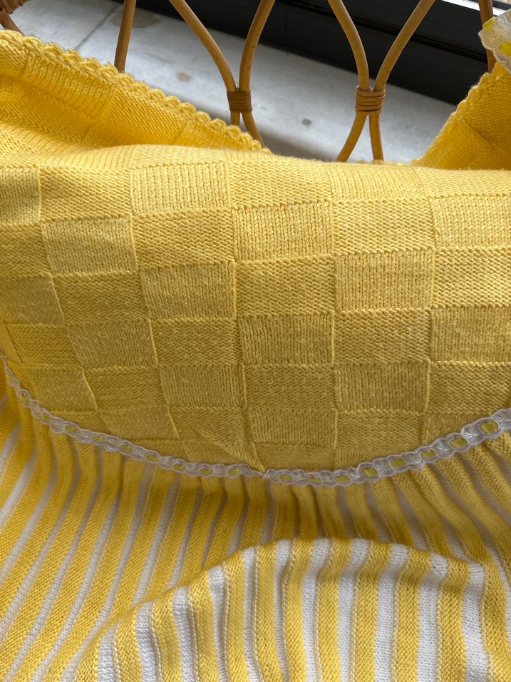 Sarı İşlemeli Örgü Çocuk Battaniyesi - Görsel 3