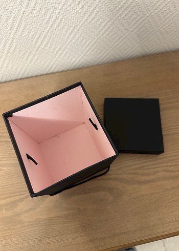 Siyah hediye kutusu - Görsel 2