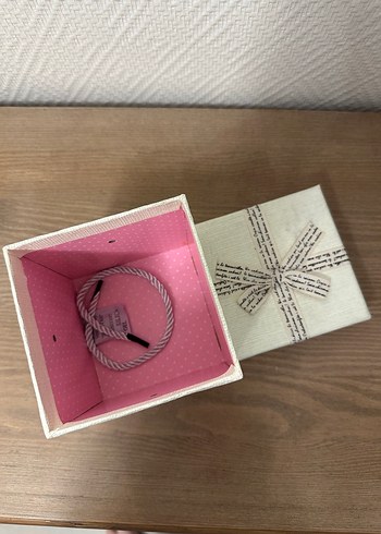 Krem Renkli Hediye Kutusu - Görsel 2