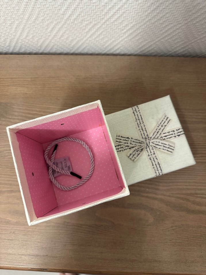 Krem Renkli Hediye Kutusu - Görsel 2